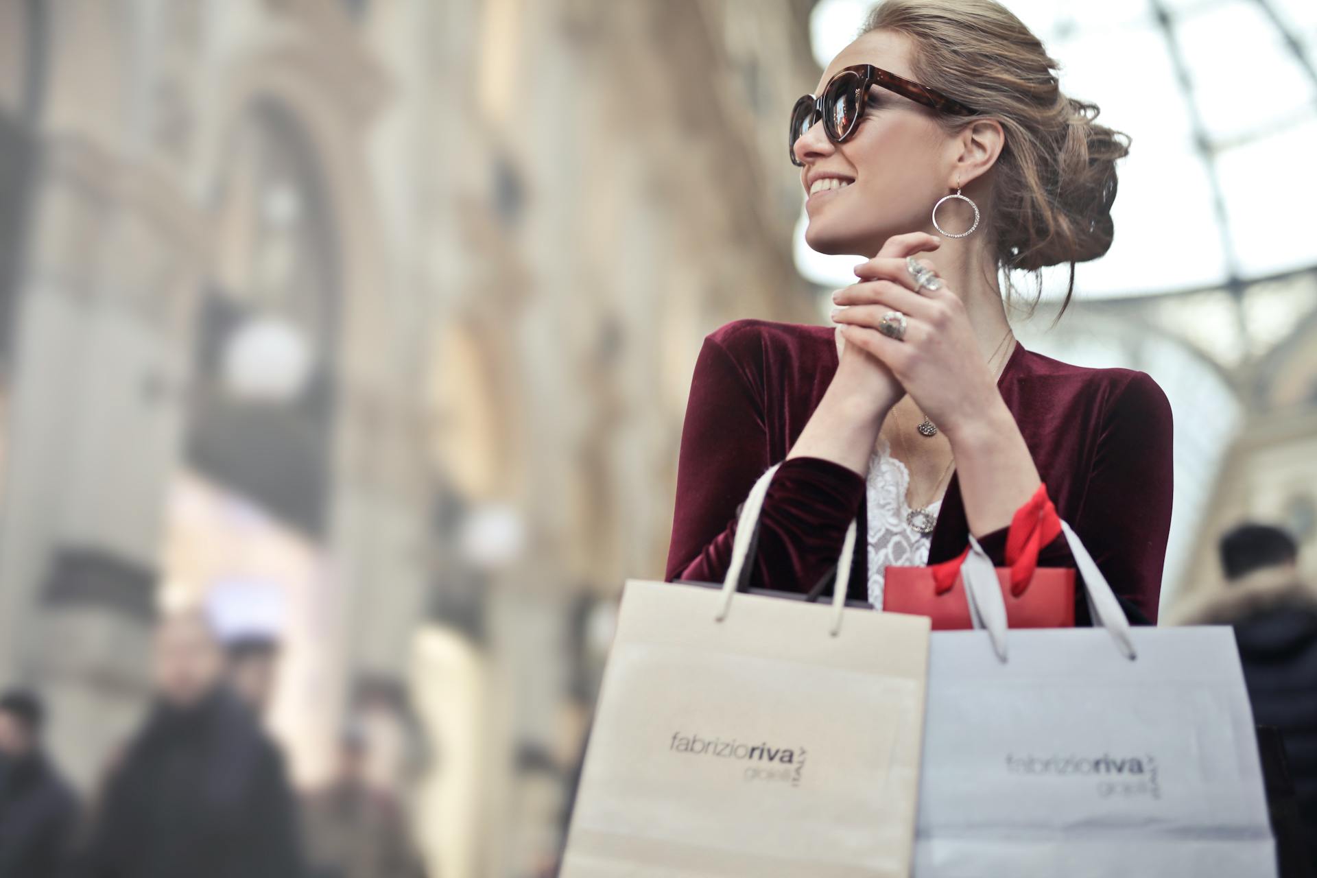 A woman holding shopping bags | Source: Pexels
