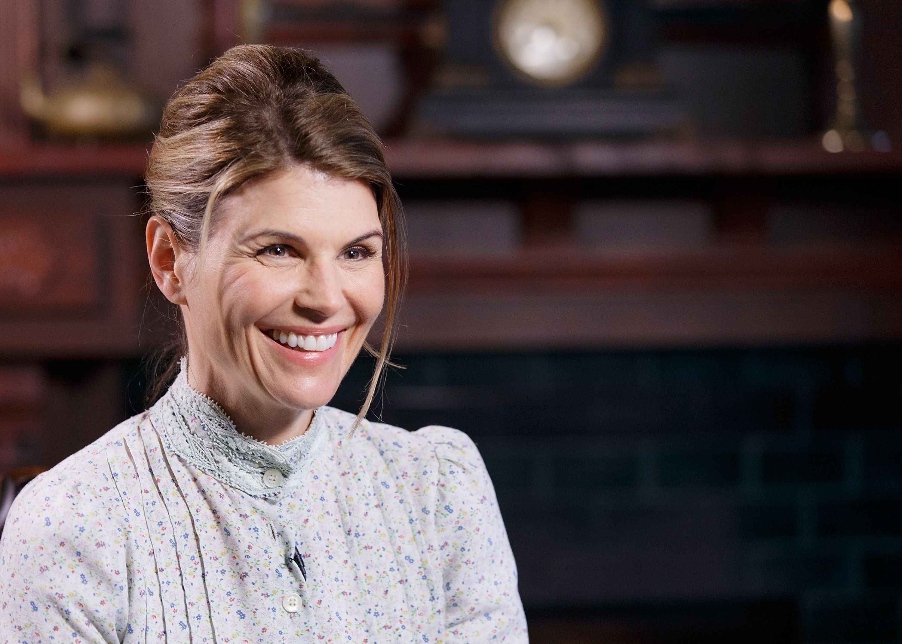 Actress Lori Loughlin on the set of "When Calls the Heart" TV series on February 20, 2014 | Photo: Getty Images