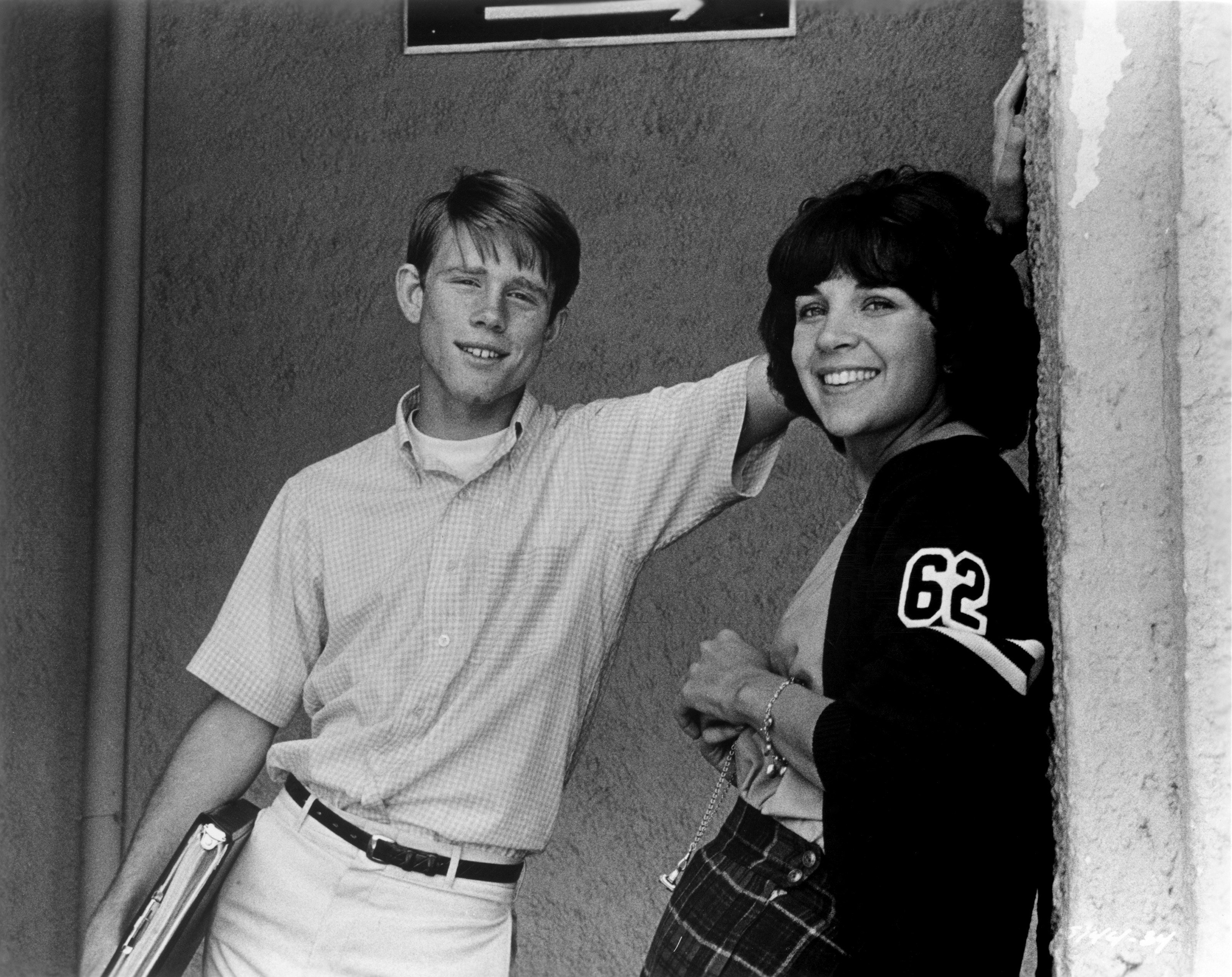 Ron Howard and Cindy Williams shooting "American Graffiti" in 1973 in Northern California | Source: Getty Images