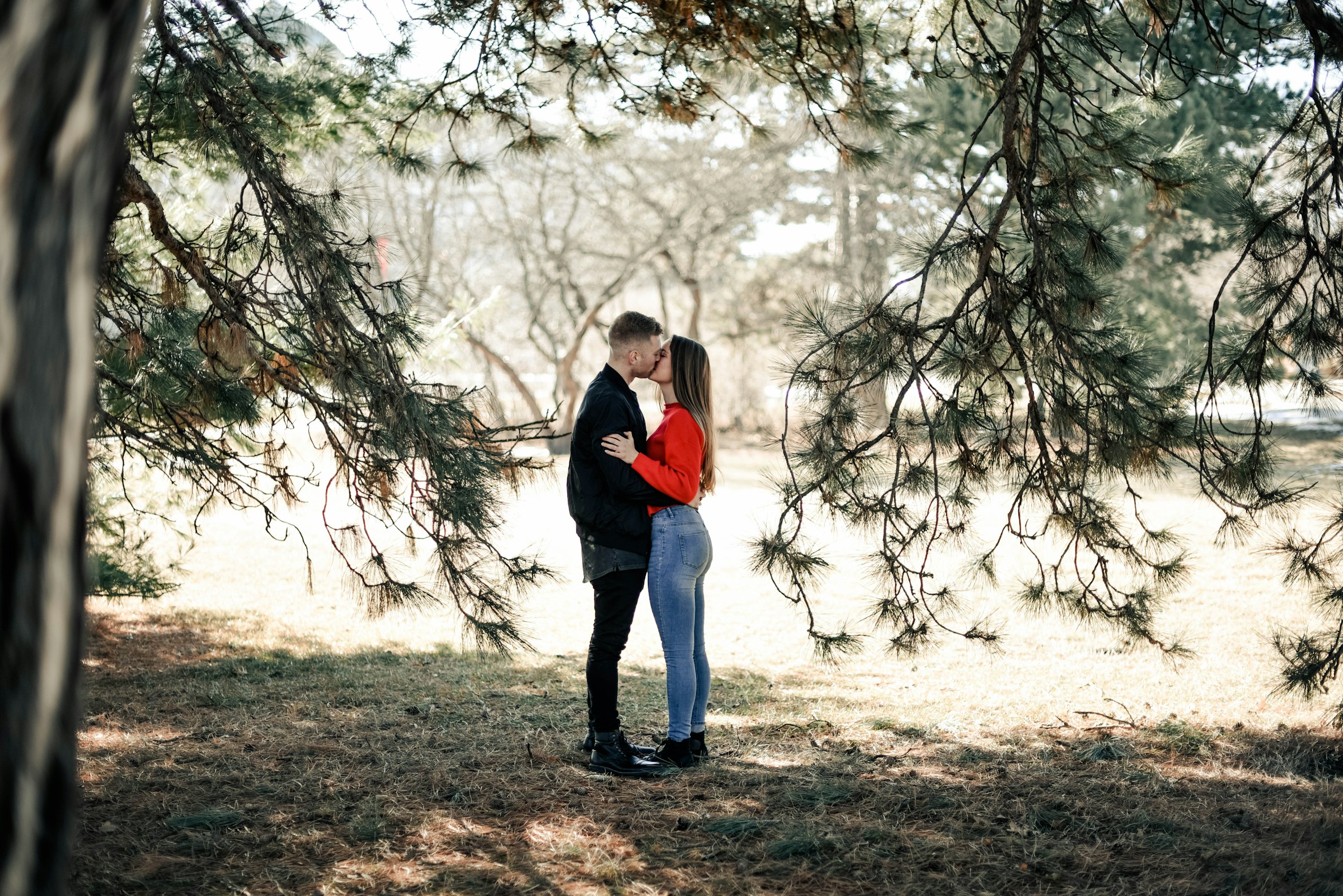 Couple kissing in a forest. | Source: Unsplash