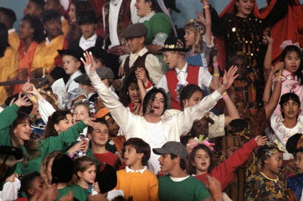 Michael Jackson performs at the Super Bowl XXVII at Rose Bowl on January 31, 1993, in Pasadena, California.| Source: Getty Images.