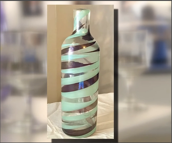 The rare Italian glass vase | Source: Youtube.com/@WUSA9news