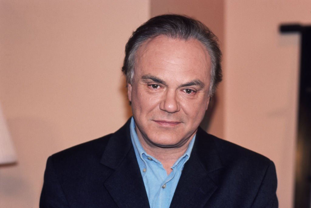 Le journaliste Laurent Cabrol, en France en avril 2000. | Photo : Getty Images