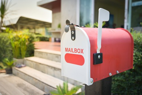 Roter Briefkasten | Quelle: Shutterstock