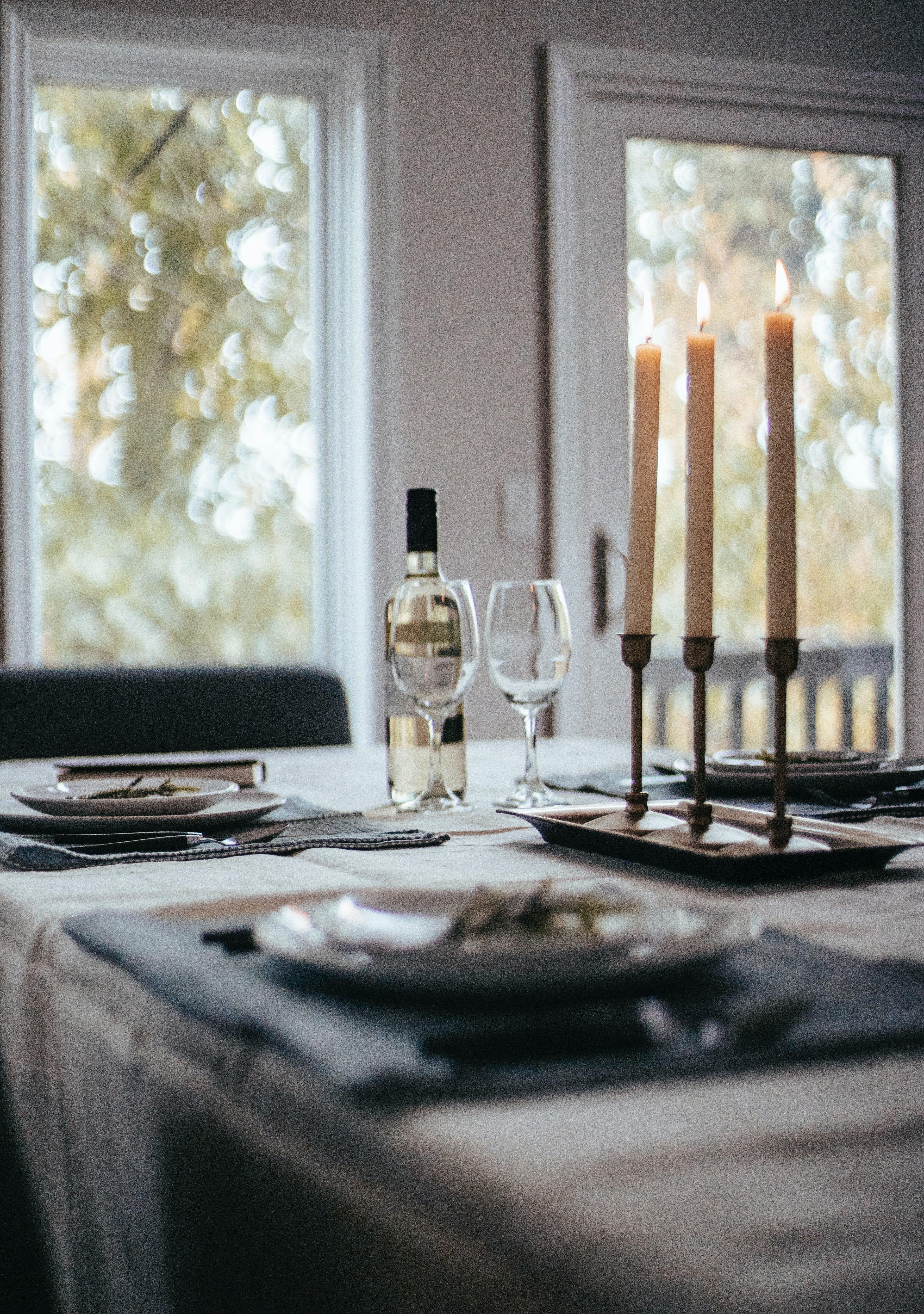 Amelia scheduled a reservation at an exquisite restaurant for a dinner on their wedding anniversary eve  | Source: Pexels