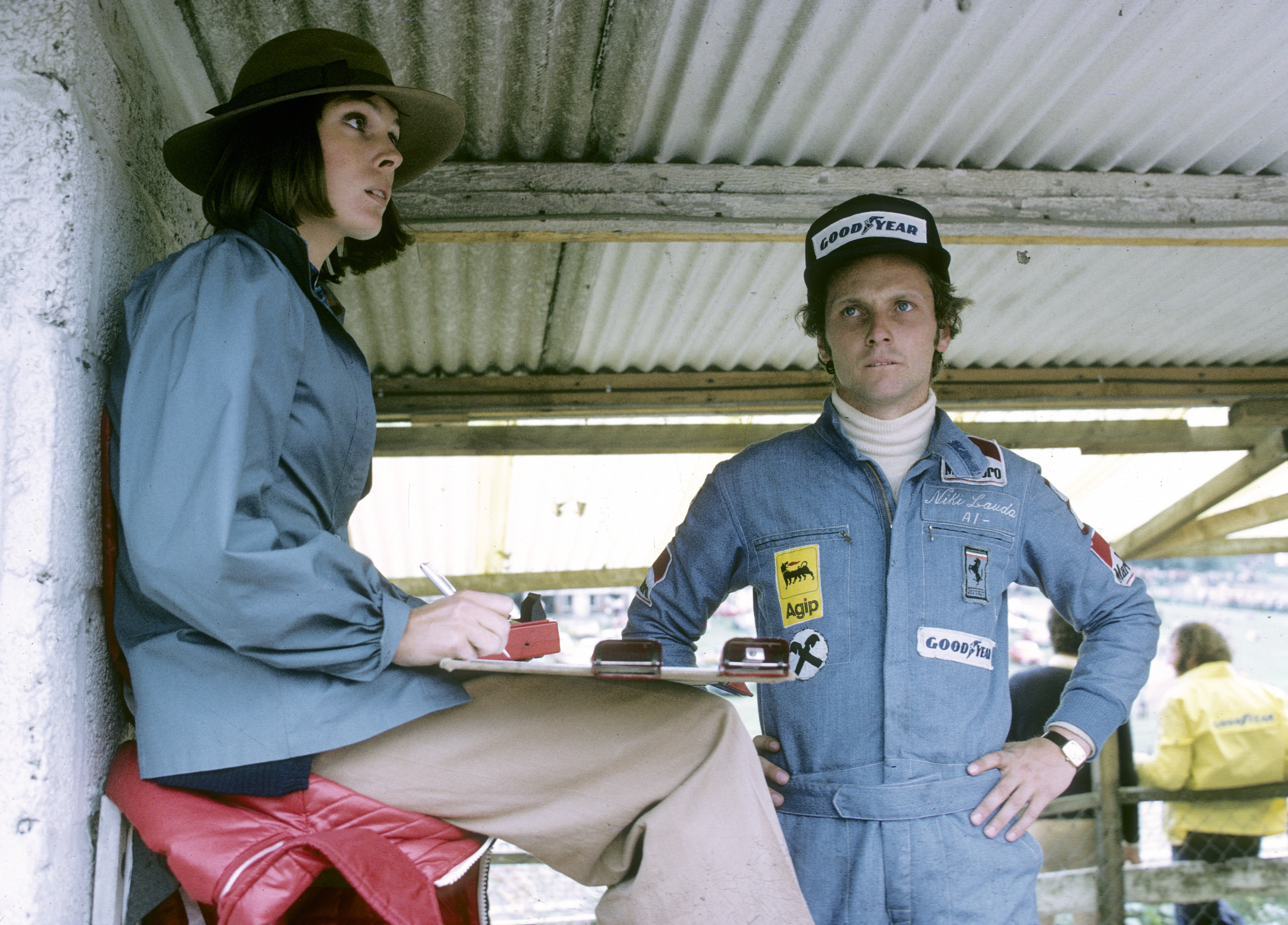 Marlene Knaus and Niki Lauda on July 1, 1974, in Brands Hatch, England. | Source: Getty Images