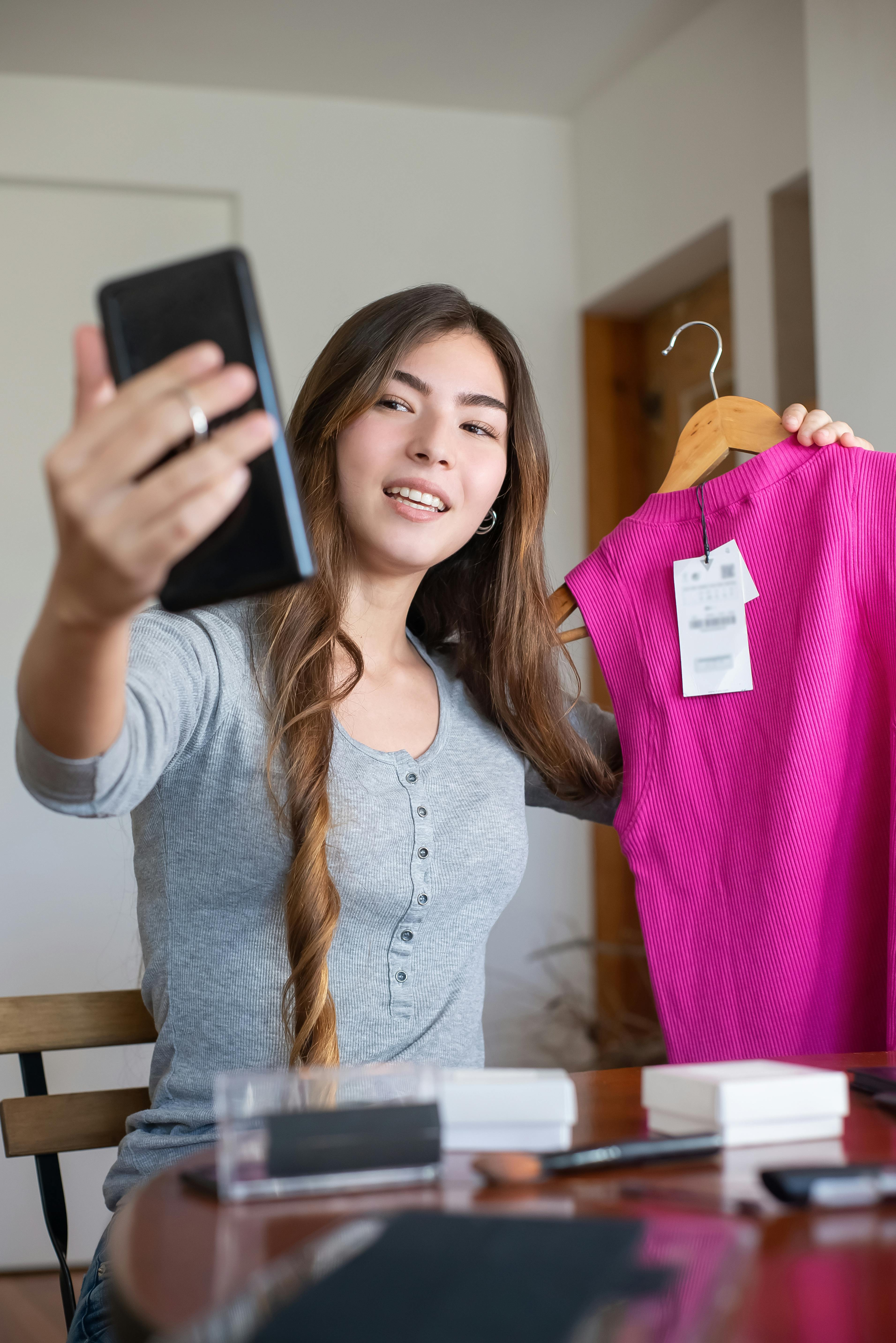 A seller showing off her item | Source: Pexels
