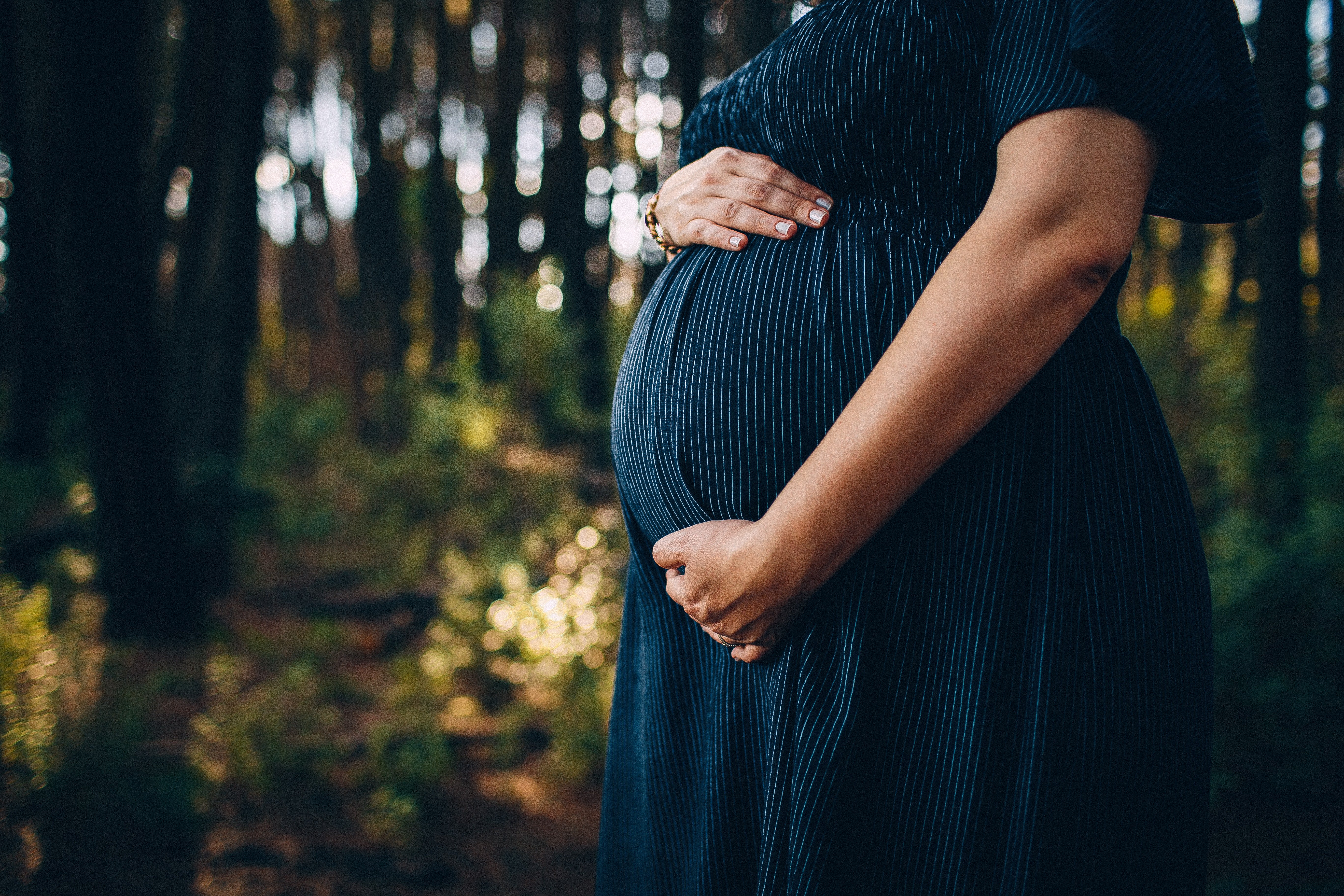 Une femme enceinte de 6 mois. | Photo : Pexels