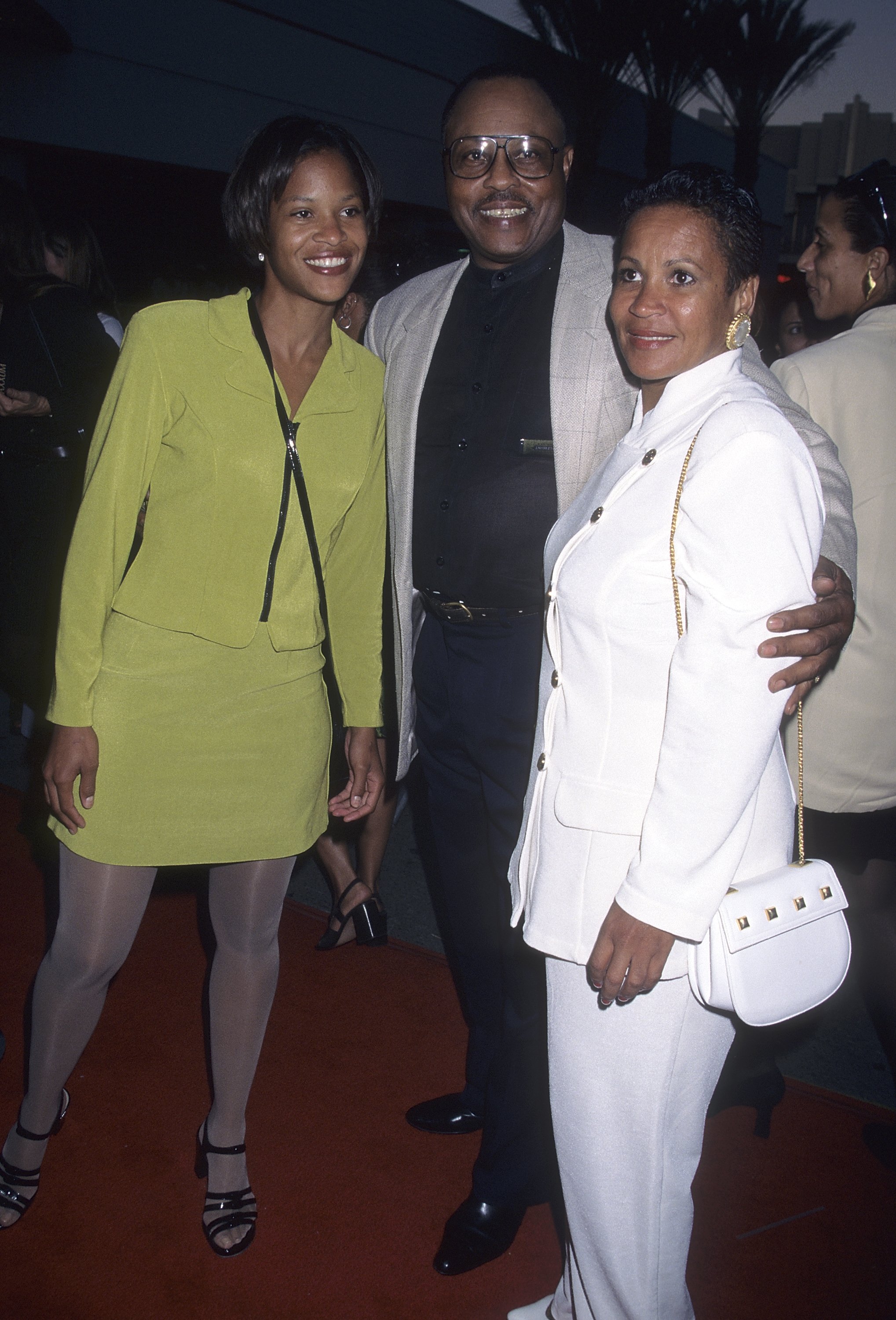 Actor Roger E. Mosley, longtime girlfriend Toni Laudermick, and daughter attend the "Hoodlum" Los Angeles Premiere on August 25, 1997, at the Magic Johnson Theatres in Los Angeles, California | Source: Getty Images.