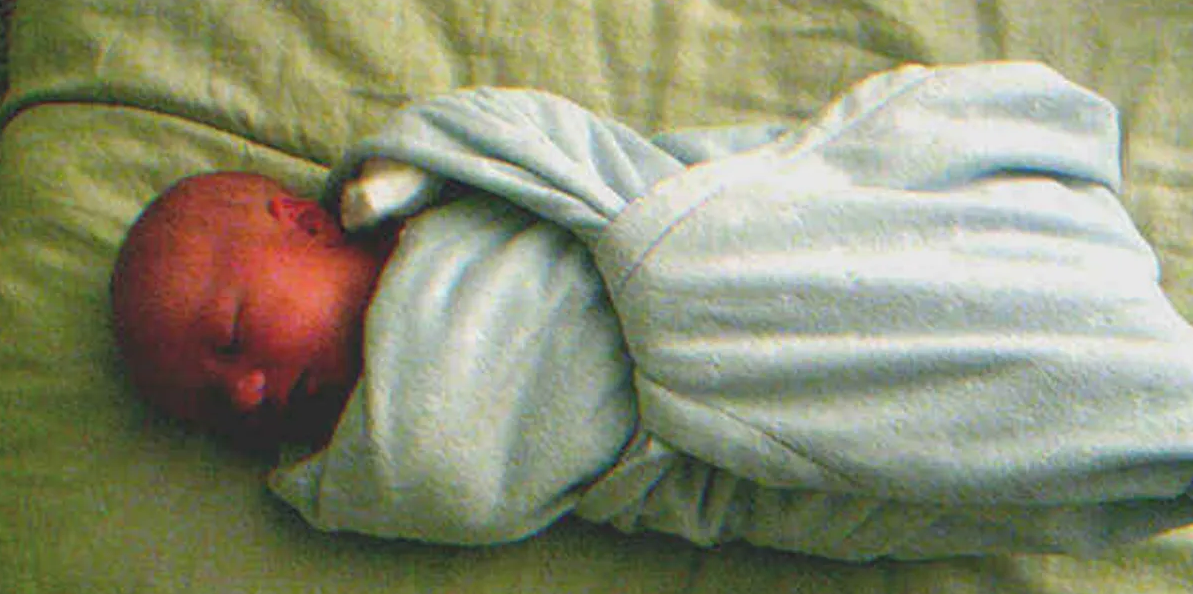 A baby on a bed | Source: Flickr/Jason Lander (CC BY 2.0)