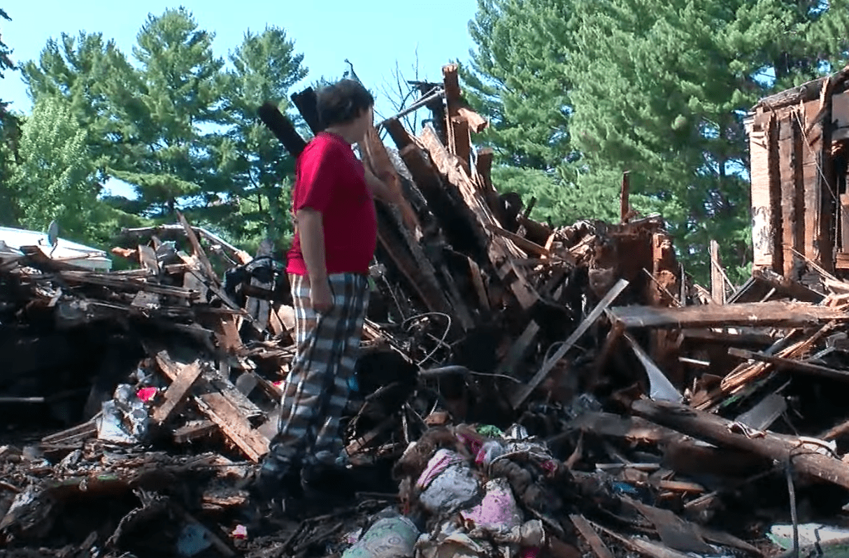 A family home is destroyed by a fire and a teen walks through the wreckage | Photo: Youtube/WCCO - CBS Minnesota