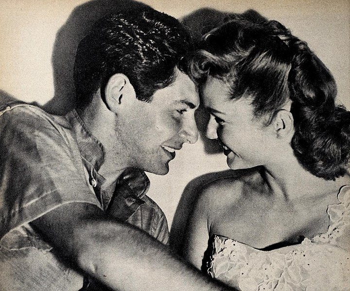 Eddie Fisher and Debbie Reynolds, 1955. | Source: Wikimedia Commons