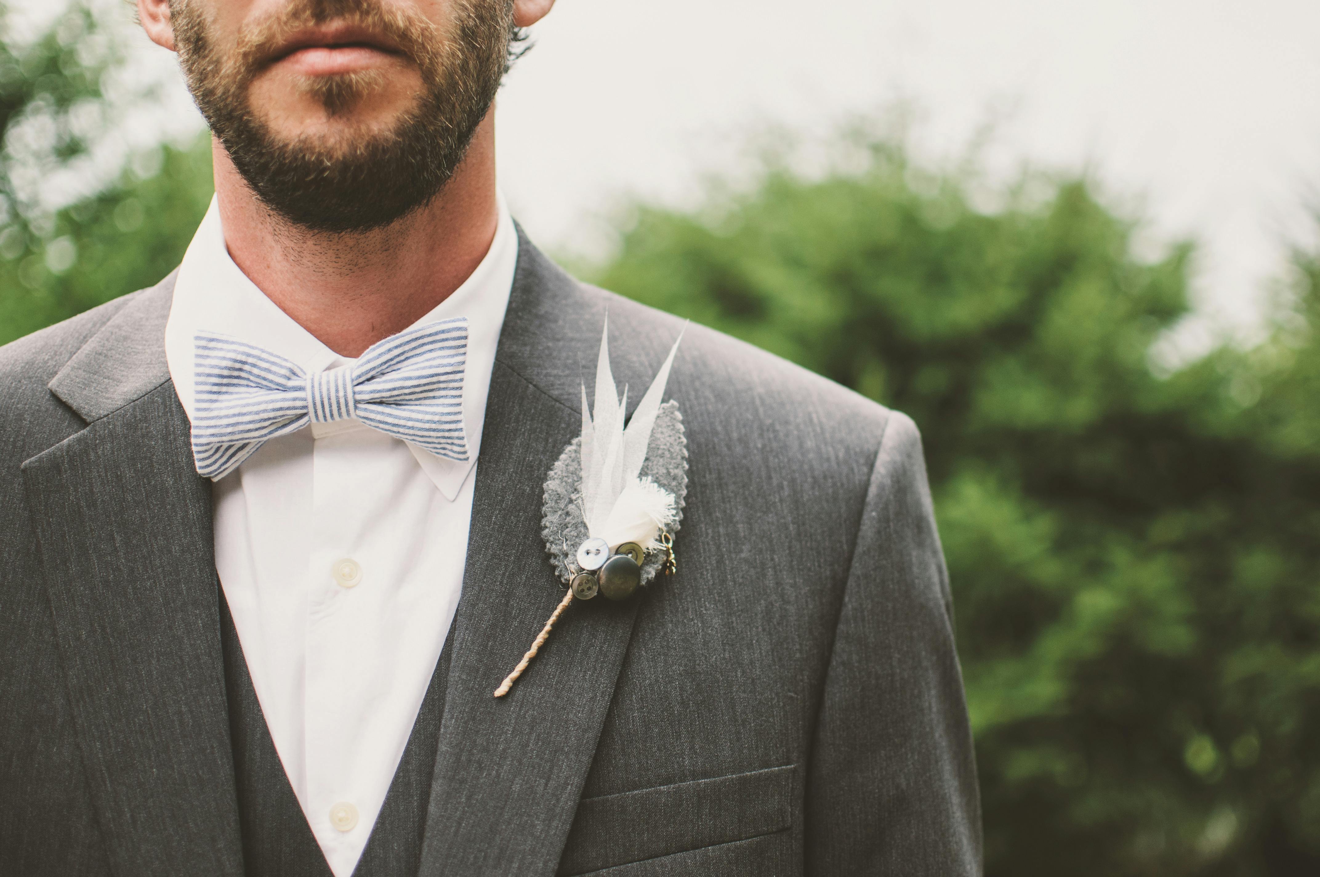 Groom wearing a grey and white tuxedo | Source: Pexels