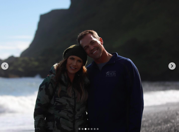 Kristi and Bryon Noem sharing a tender moment. | Source: Instagram/sdbryonnoem