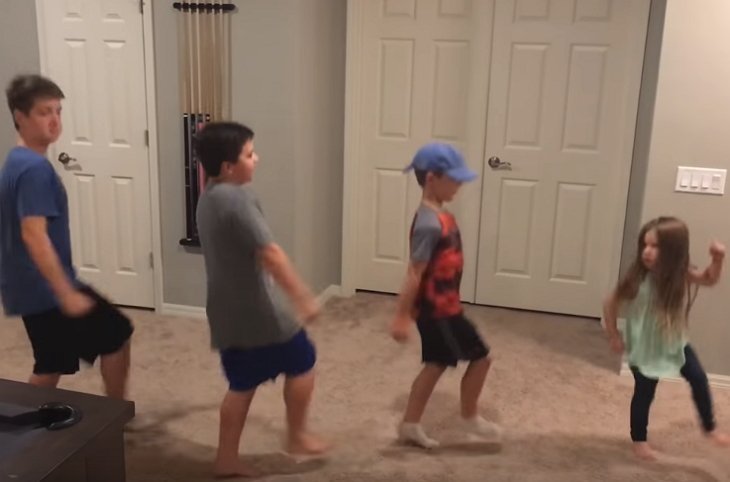 The siblings dancing to "Rolex" | Source: YouTube/Michael Vullo