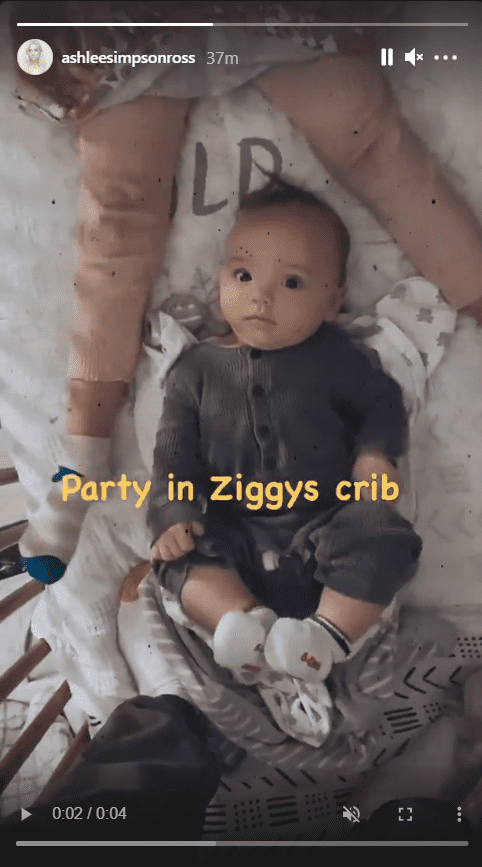 Ashlee Simpson shares a picture of her kids showing Jagger partying in Ziggy's crib. | Photo: Instagram.com/ashleesimpsonross