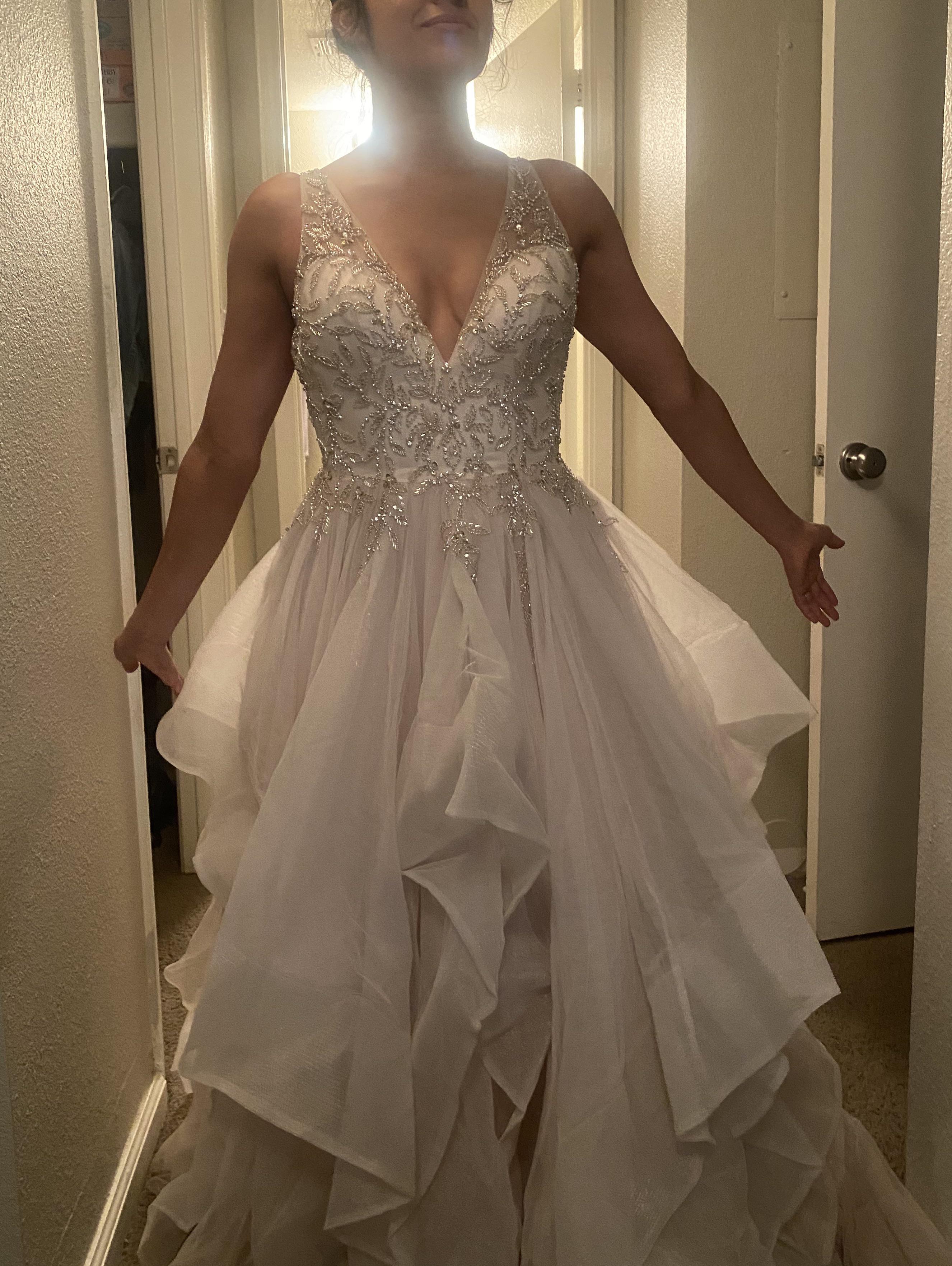 A Reddit user's wedding dress uploaded on the platform on August 22, 2020 | Source: Reddit/ThriftStoreHauls