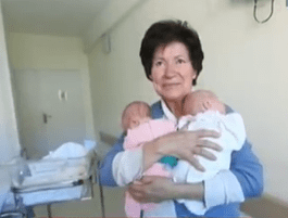 Mauricia con sus mellizos. │ Foto: Captura de Twitter/rtve