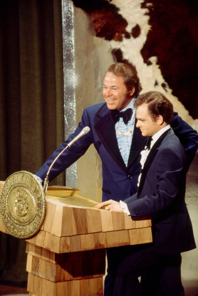 Gary Burghoff presenting on the ABC tv special '1976 / 11th Academy of Country Music Awards', at the Palladium. | Photo: Getty Images