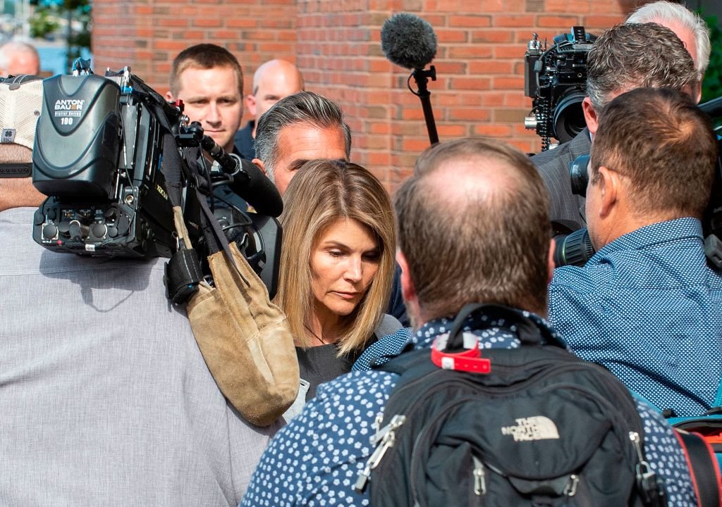 Actress Lori Loughlin and husband Mossimo Giannulli exiting the Boston Federal Court house, August 2019 | Source: Getty Images