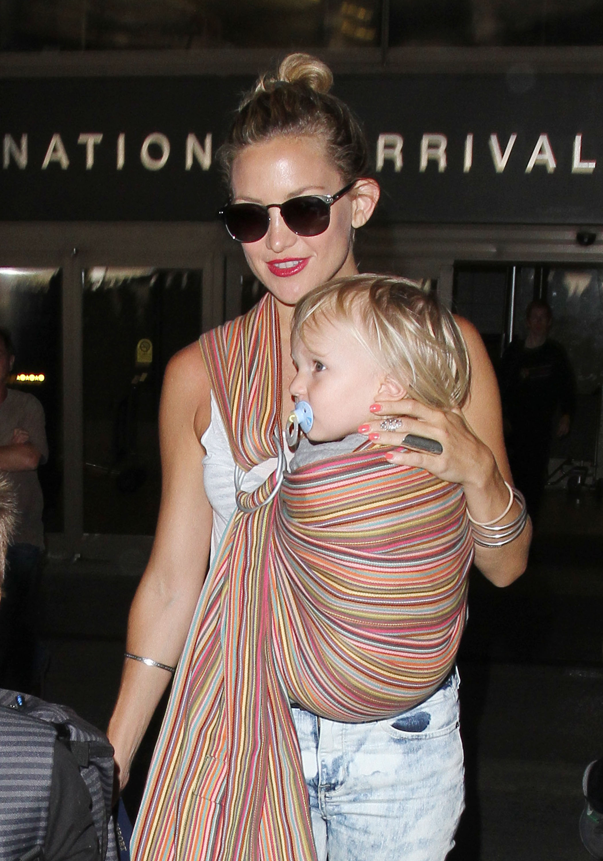 Kate Hudson and Bingham Hawn Bellamy at Los Angeles International Airport on July 30, 2013, in California. | Source: Getty Images