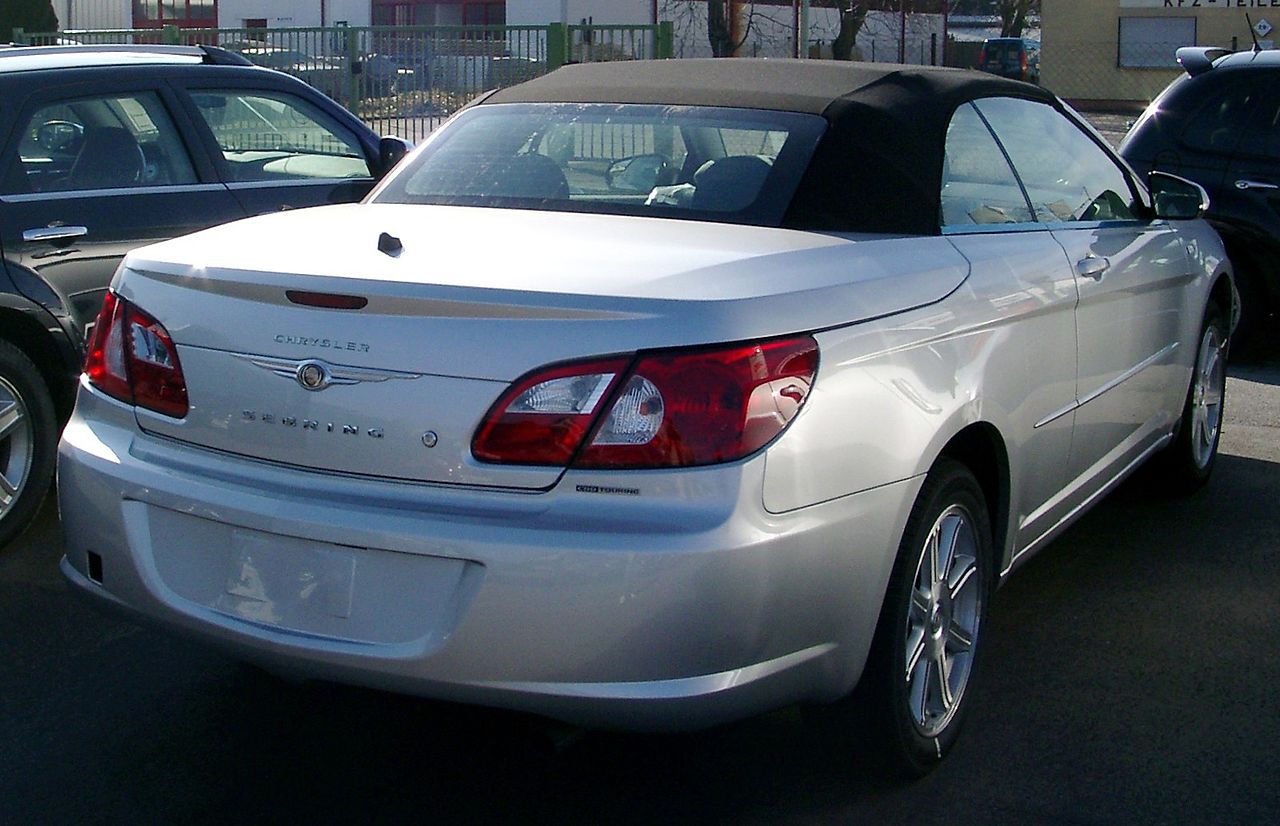 A parked Chrysler Sebring | Source: Wikimedia Commons