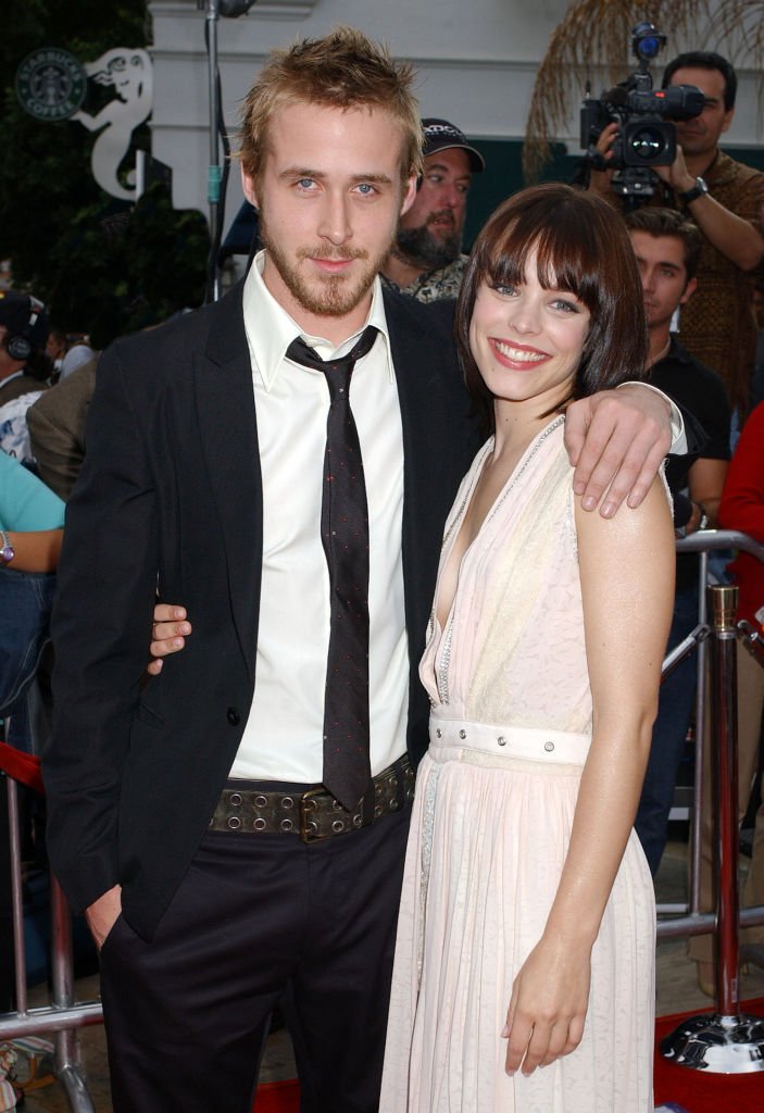 Ryan Gosling y Rachel McAdams durante el estreno de "The Notebook", California, Estados Unidos. | Foto: Getty Images.