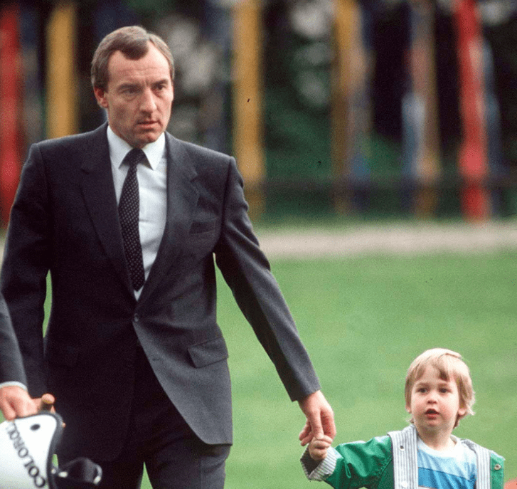 Prince William at almost 3 years old with his police bodyguard Barry Mannakee | Source: Getty Images