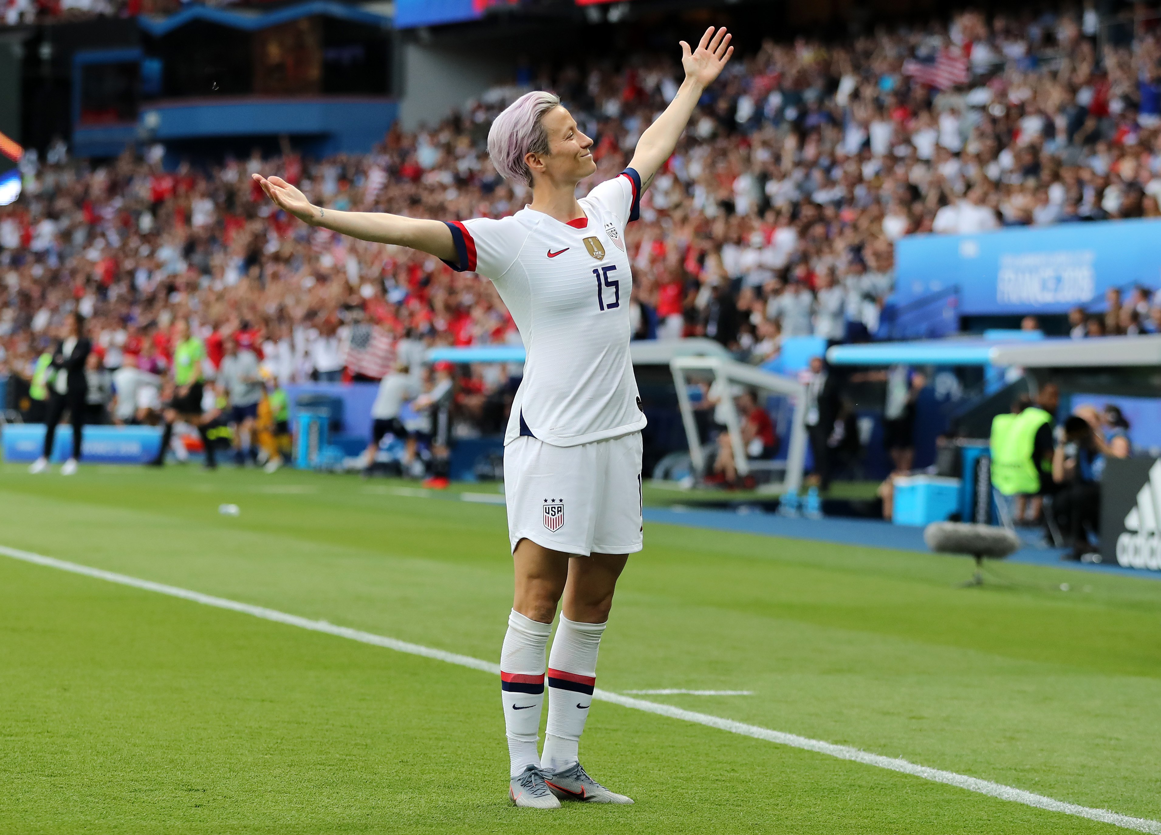 Megan Rapinoe celebrates a victory at the 2019 FIFA Women's World Cup | Photo: Getty Images