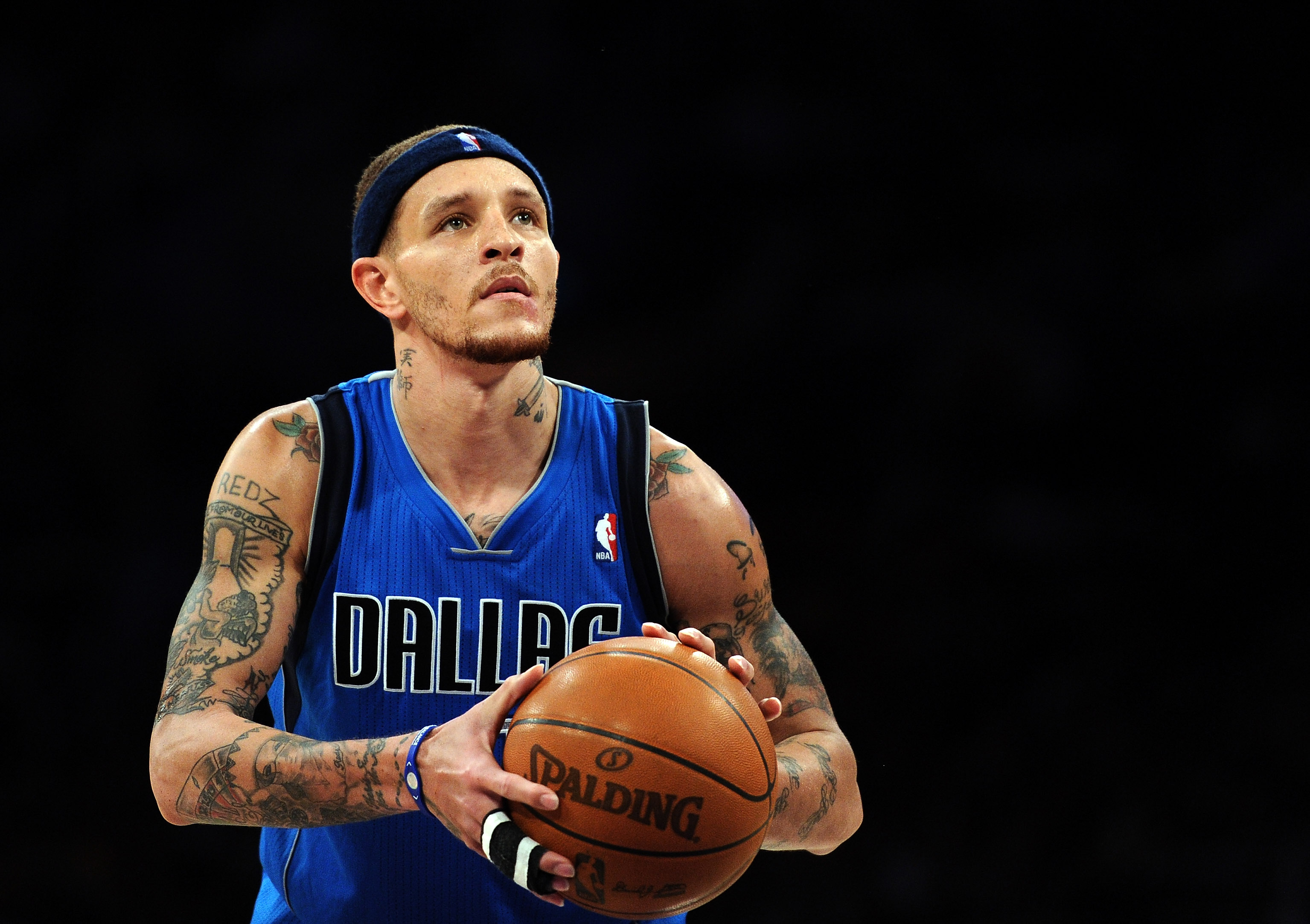 Delonte West is pictured as he shoots a free throw during a 112-108 loss to the Los Angeles Lakers at Staples Center on April 15, 2012, in Los Angeles, California | Source: Getty Images