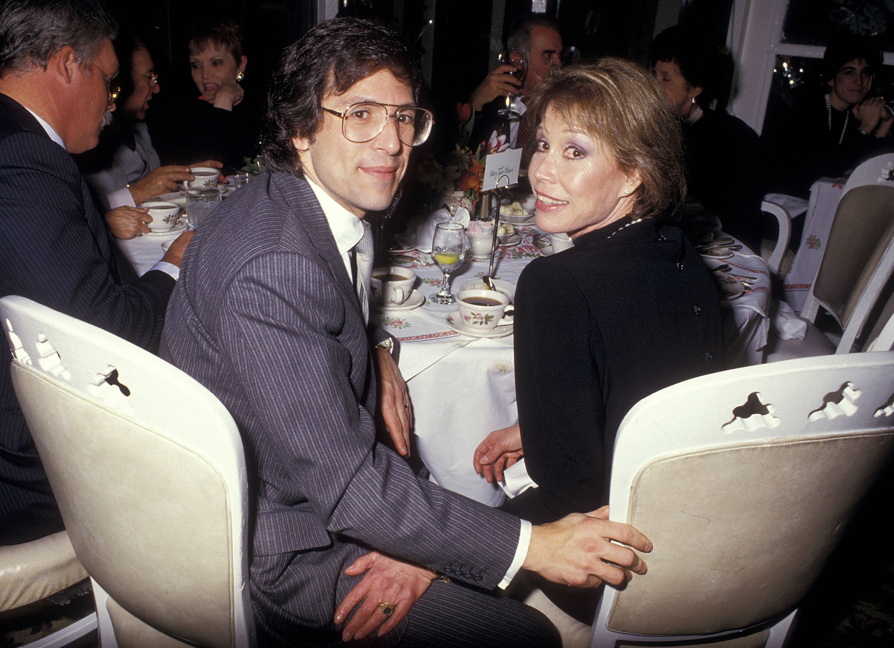 Dr. Robert Levine and his wife Mary Tyler Moore attend the "Sweet Sue" Opening Night Party at the Tavern on the Green on January 8, 1987 in New York City | Source: Getty Images