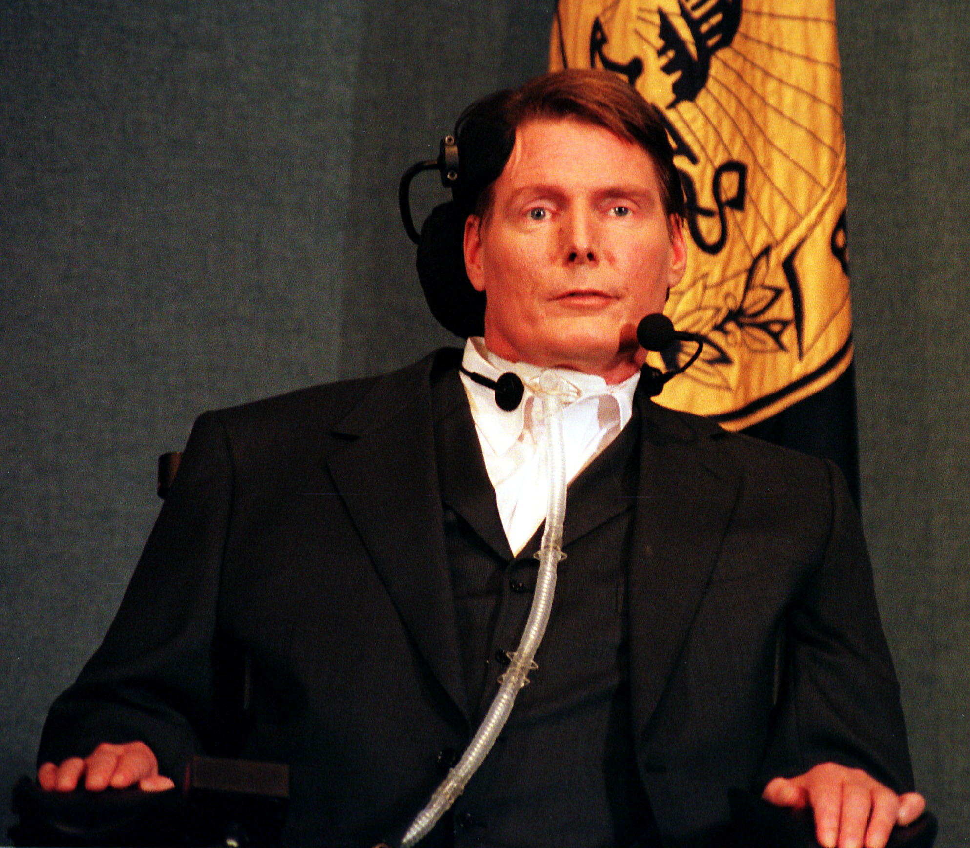 Christopher Reeve addresses a National Press Club Newsmaker luncheon on December 1, 1999 | Source: Getty Images