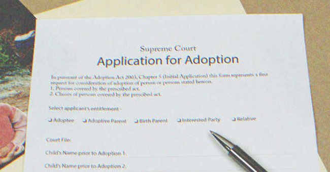 Lettre d'adoption. | Photo : Shutterstock