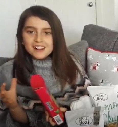 Emelia spricht auf ihrem Youtube-Kanal darüber über Allergien-freundliche Lebensmittel. I Quelle: youtube.com/Emmie und Lissy The Allergy Adventure Sisters