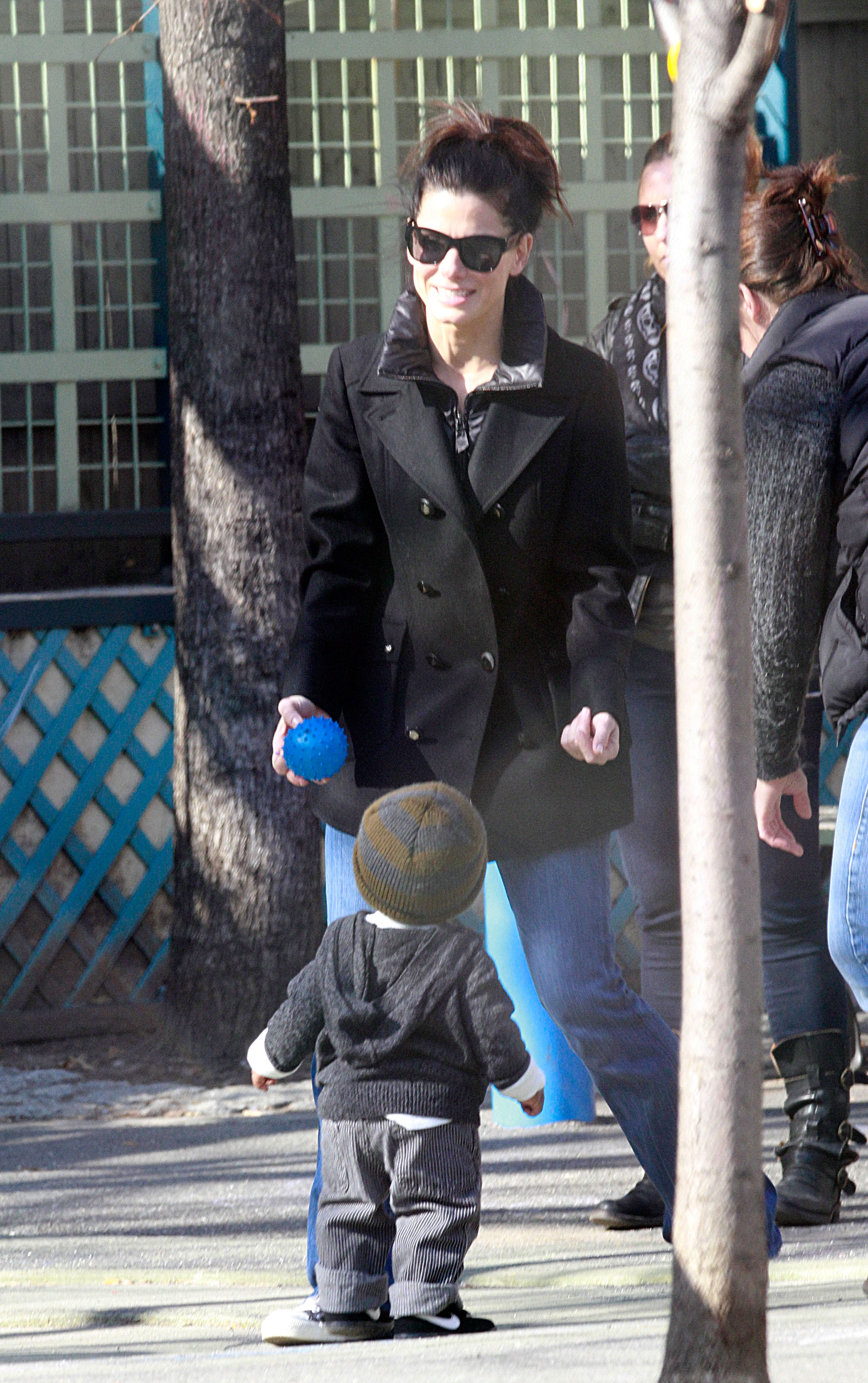 Sandra and Louis Bullock are seen on the streets of Manhattan on March 20, 2011 in New York City | Source: Getty Images