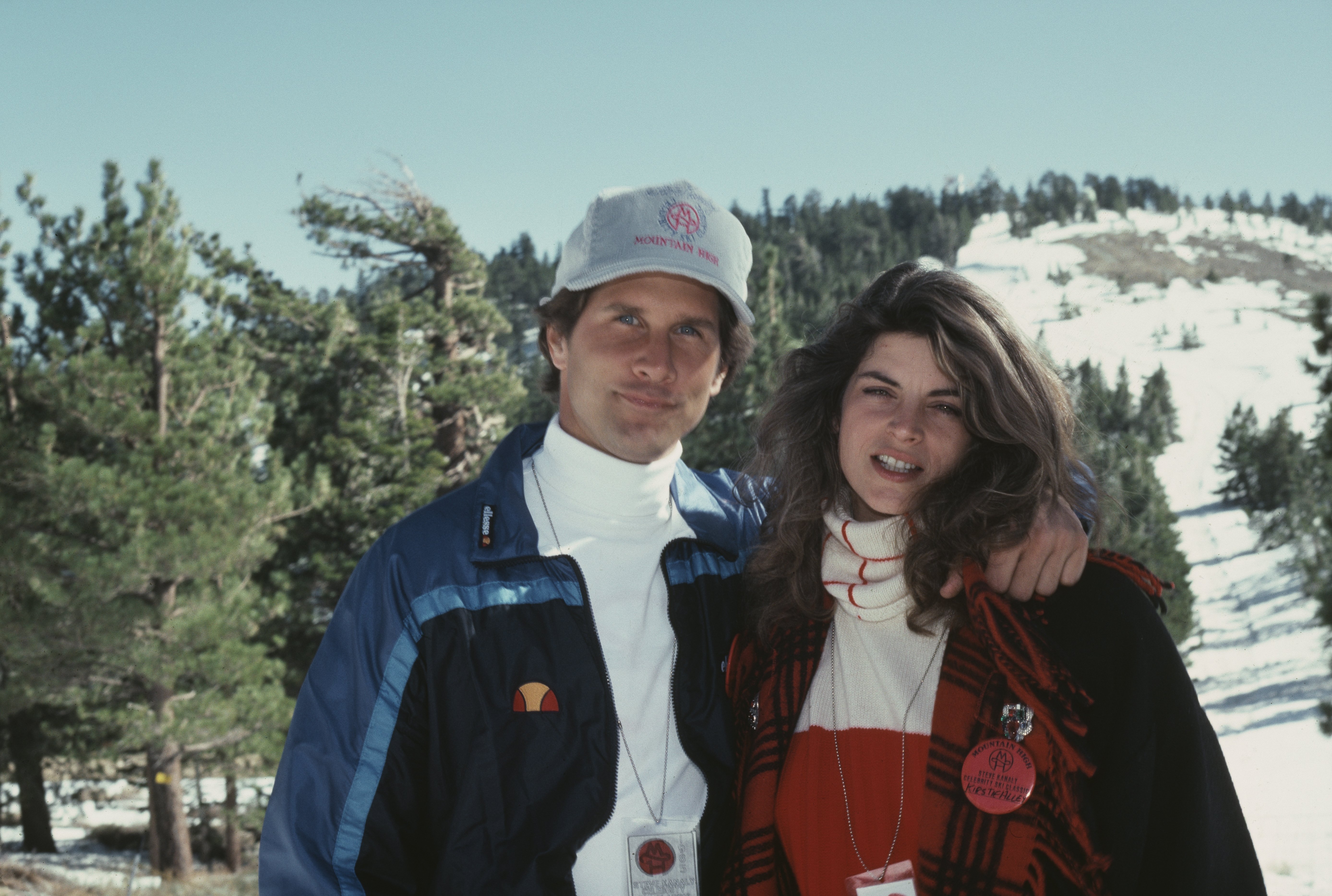 Parker Stevenson and his wife, American actress Kirstie Alley attend the Steve Kanaly Invitational Celebrity Ski Classic, circa 1990. | Source: Getty Images 