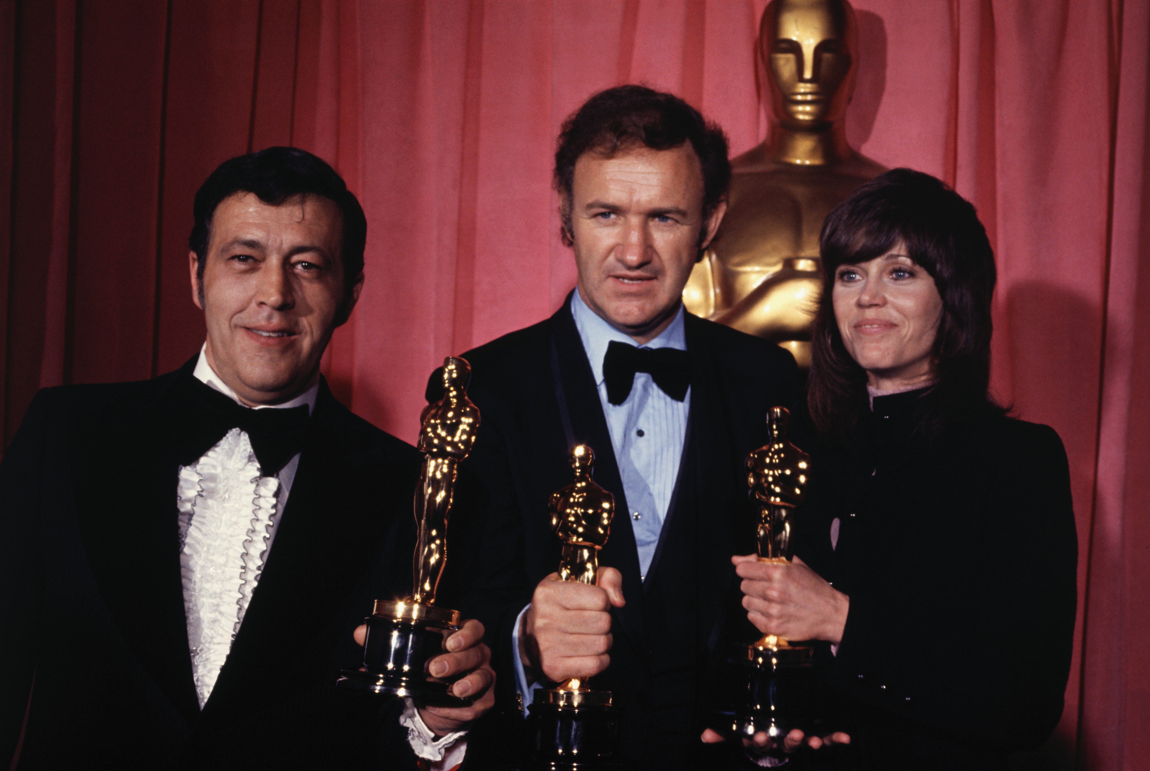 Philip D' Antoni, Gene Hackman and Jane Fonda at the 44th movie Academy Awards ceremony on April 10, 1972, in Los Angeles, California. | Source: Getty Images