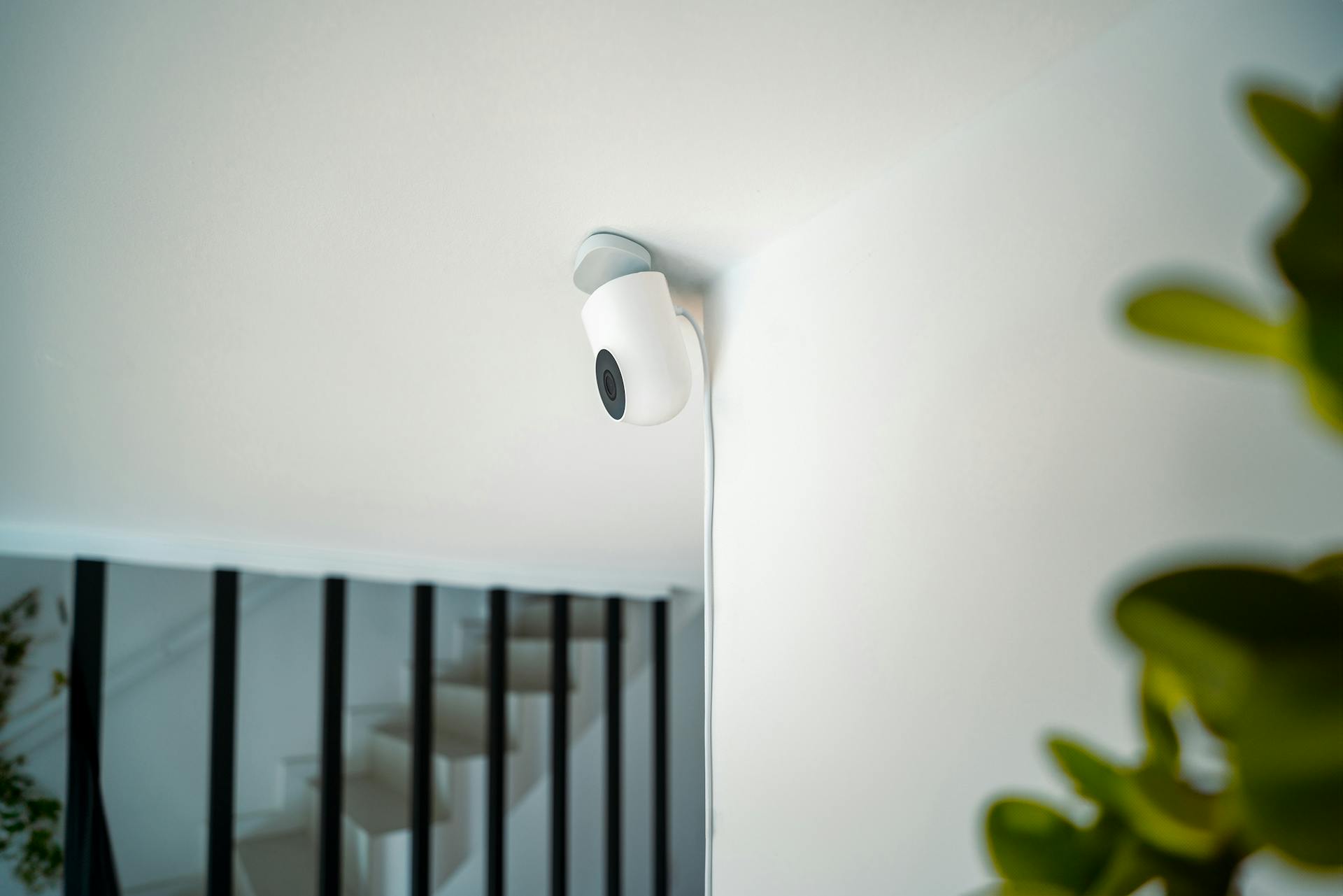 A security camera installed in a house | Source: Pexels