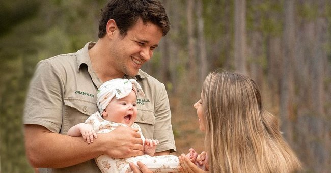 Chandler Powell and Bindi Irwin with their daughter, Grace Warrior, on August 24, 2021 | Photo: Instagram/chandlerpowell