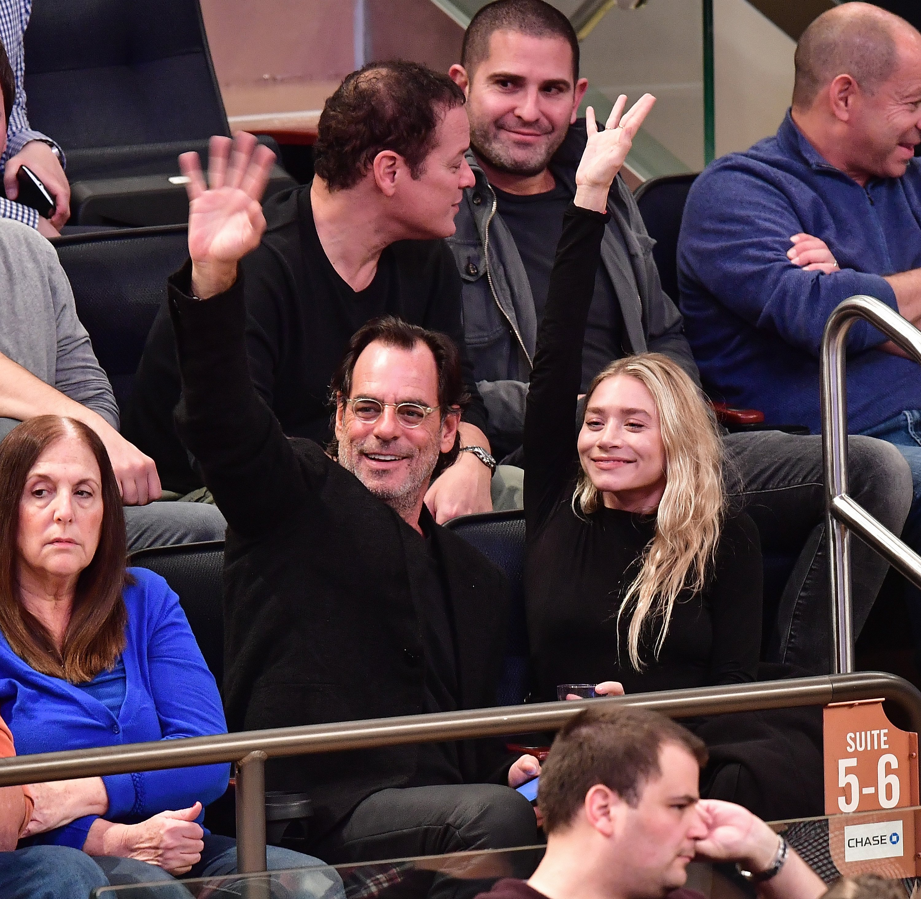 Ashley Olsen and Richard Sachs at New York Knicks vs Brooklyn Nets game at Madison Square Garden on November 9, 2016 in New York City. | Source: Getty Images