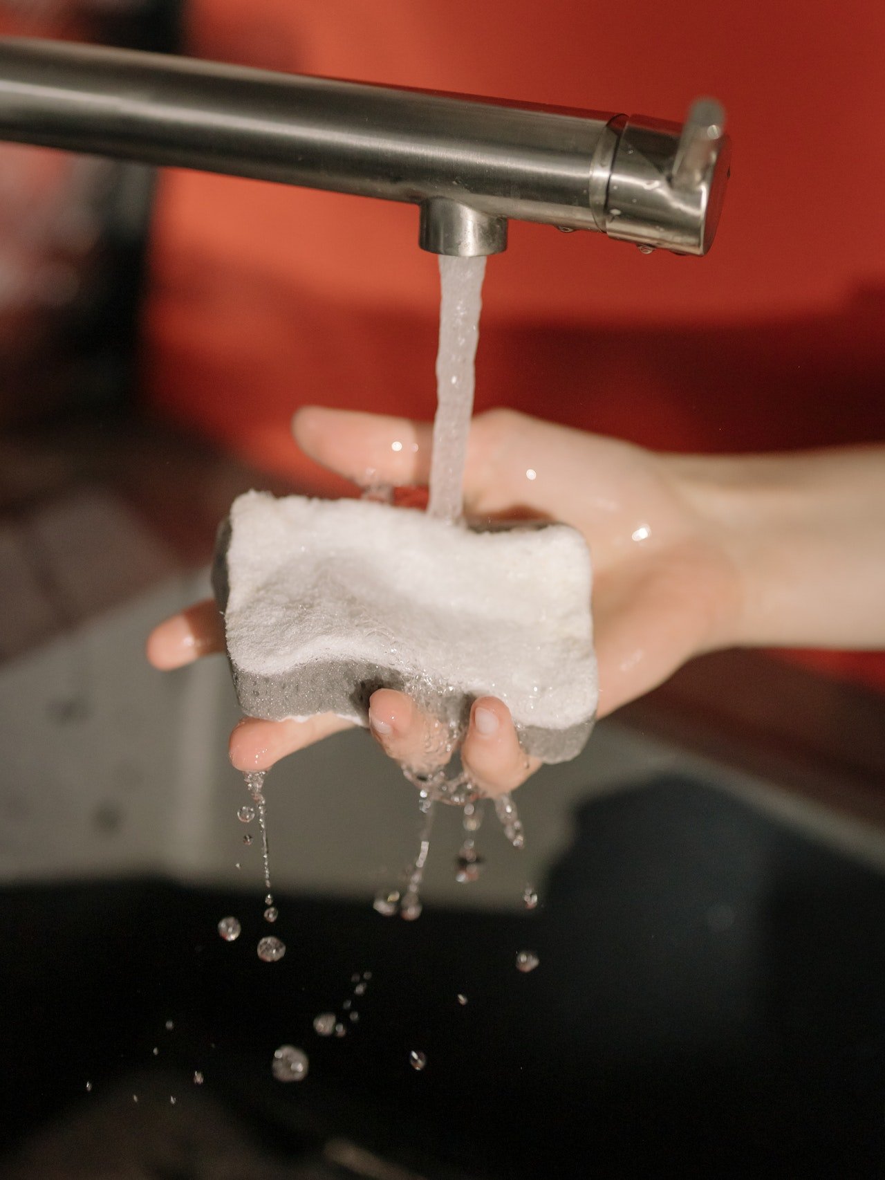 Kate was cleaning the dishes when Sam called again. | Source: Pexels