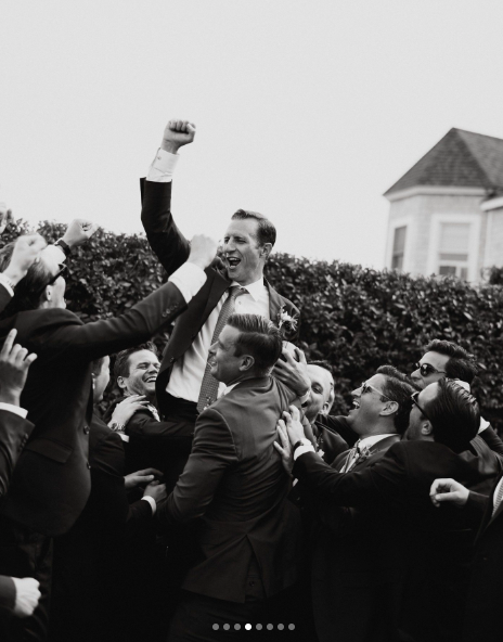 Tellef Lundevall celebrating with his groomsmen on his wedding day, posted on July 24, 2024 | Source: Instagram/vogueweddings