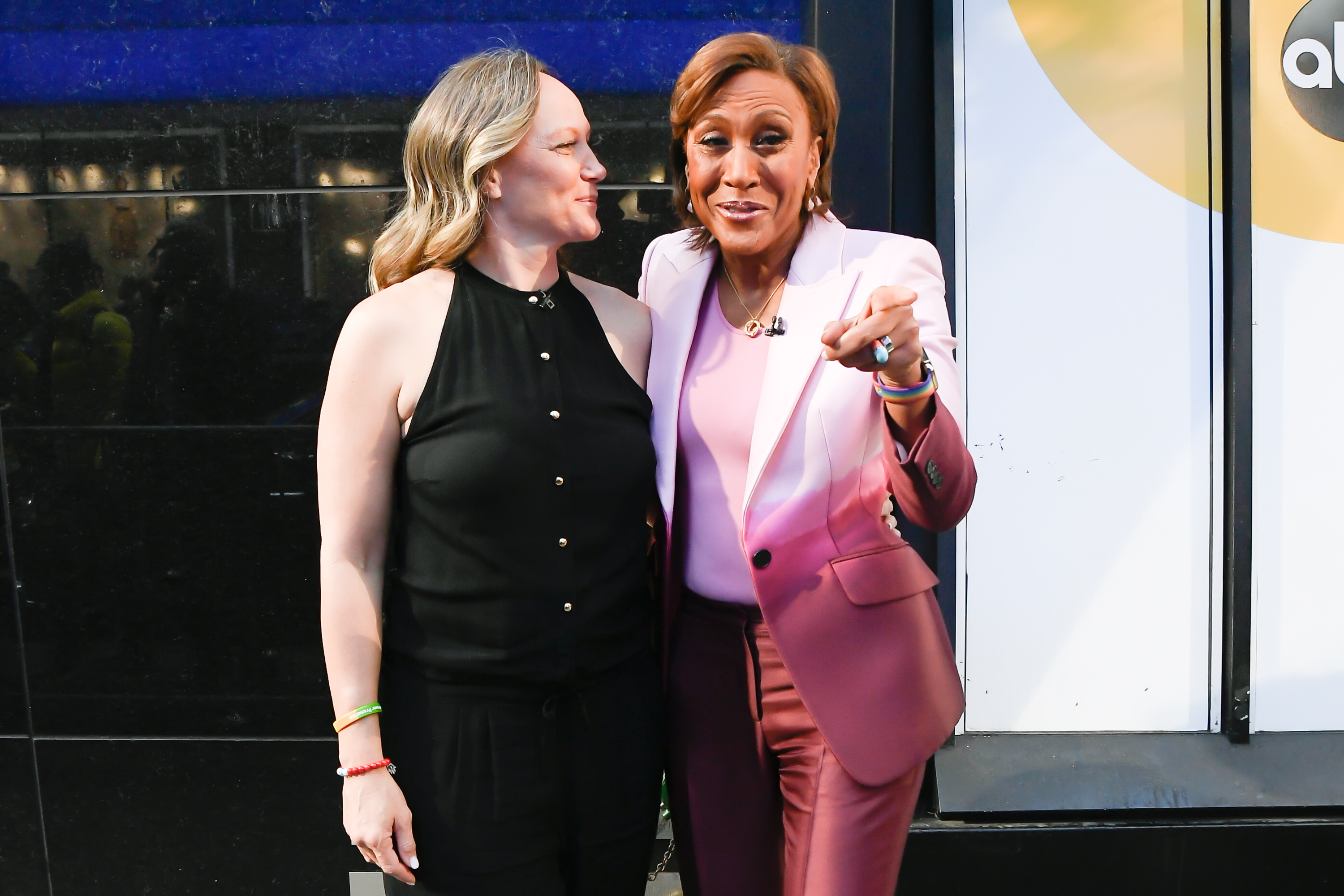 Amber Laign and Robin Roberts celebrate Roberts' 20th "GMA" anniversary outside "Good Morning America" on April 14, 2022, in New York City. | Source: Getty Images