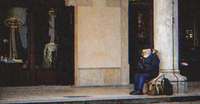 The man sat in the freezing cold, while inside the patrons drank hot tea and nibbled scones | Source: Shutterstock.com