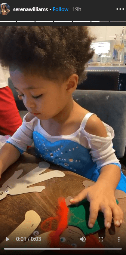 Alexis Ohanian Jr flaunting her fluffy hair while making paper dolls with her mom and dad | Photo: Instagram/Serenawilliams