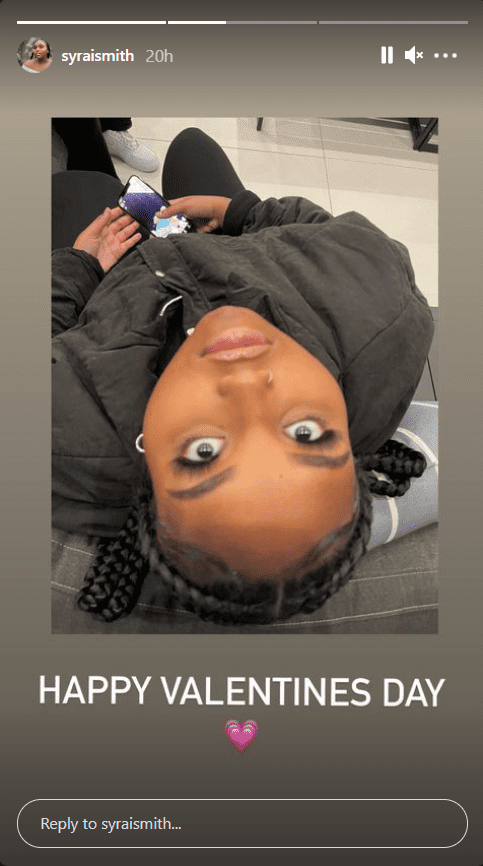 Brandy's daughter Sy'rai shares an aerial selfie of herself. | Photo: Instagram/Syraismith