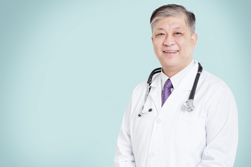 A photo of an Asian doctor. | Photo: Shutterstock