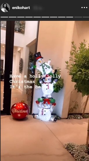 Eniko Hart shares a picture of a lit up snowmen for christmas at the entrance of her home. | Photo: Instagram/Enikohart