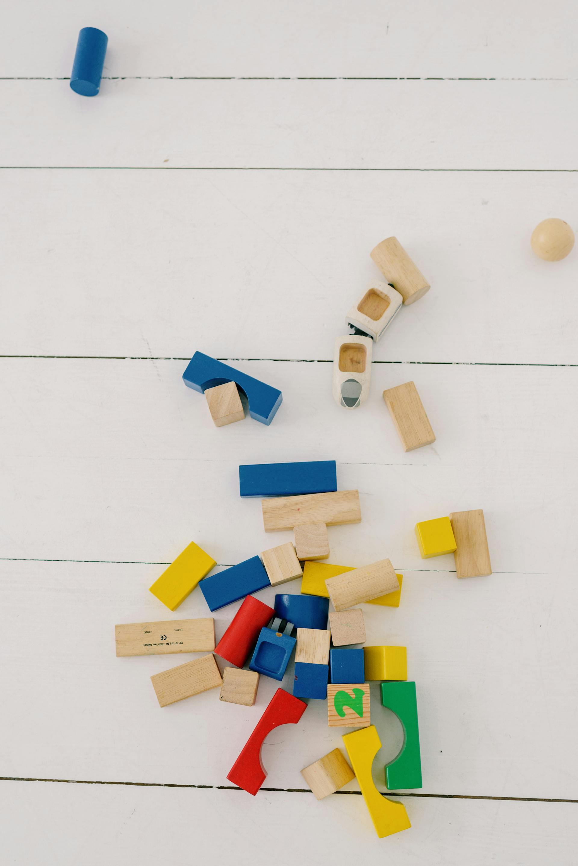 Toys scattered on the floor | Source: Pexels