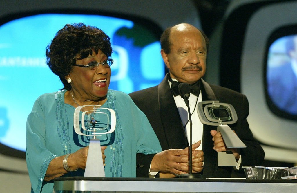 Actress Isabel Sanford (left) and Actor Sherman Hemsley pick up their Favorite Cantankerous Couple awards on stage at the 2nd Annual TV Land Awards held | Photo: Getty Images